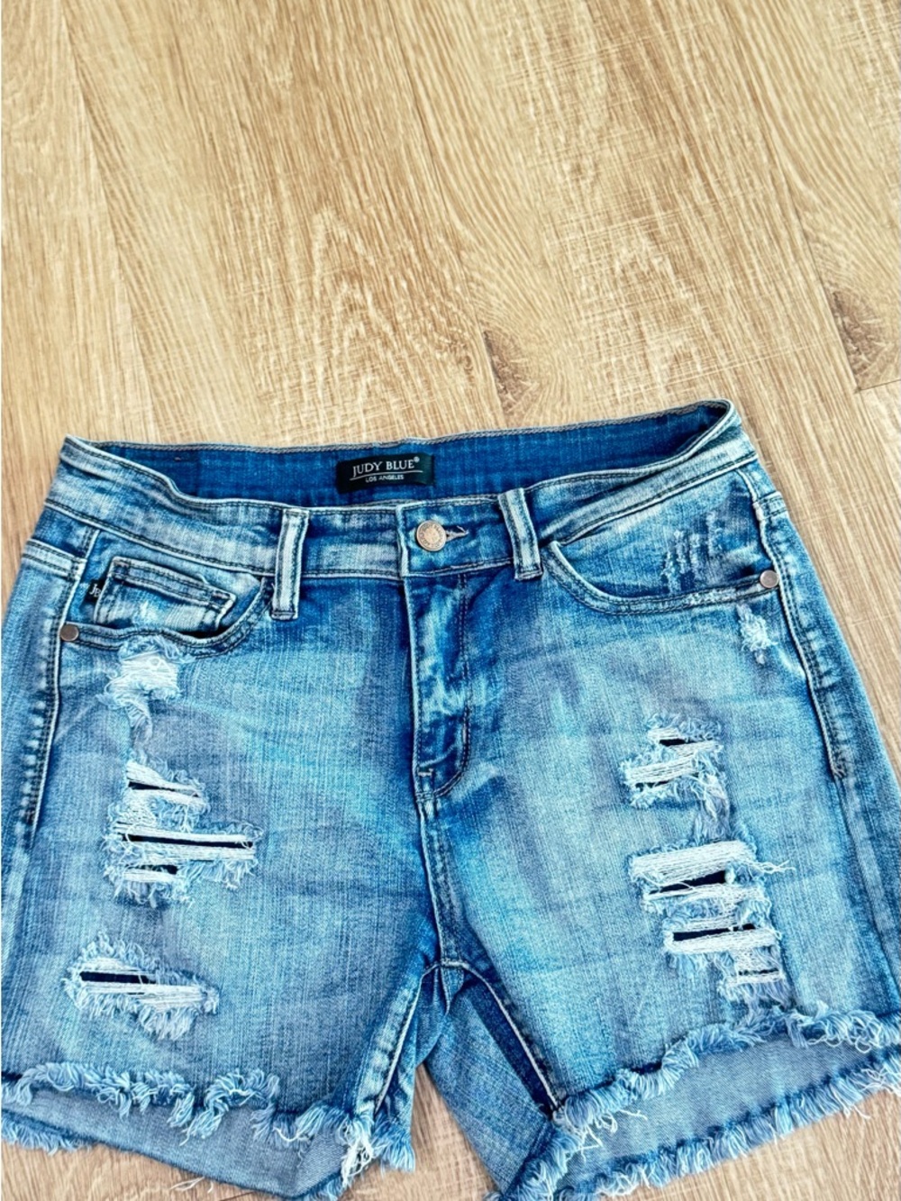 Judy Blue Distressed Denim Shorts | Medium Wash | Raw Hem | Size M